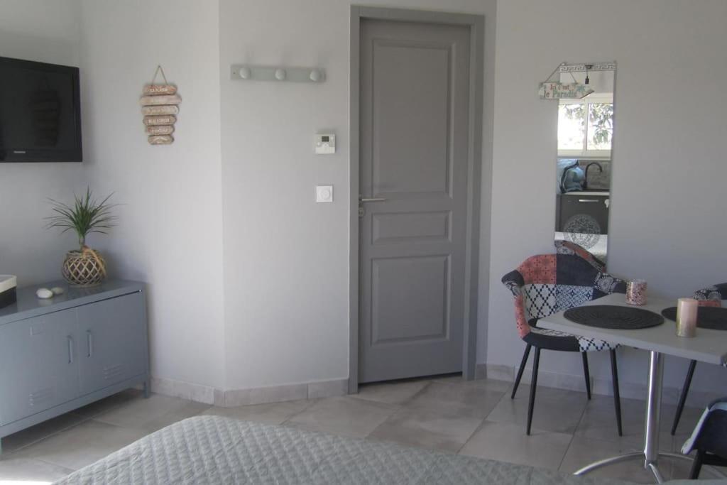 Studio Tout Confort Au Coeur Des Graves Portets Exterior photo